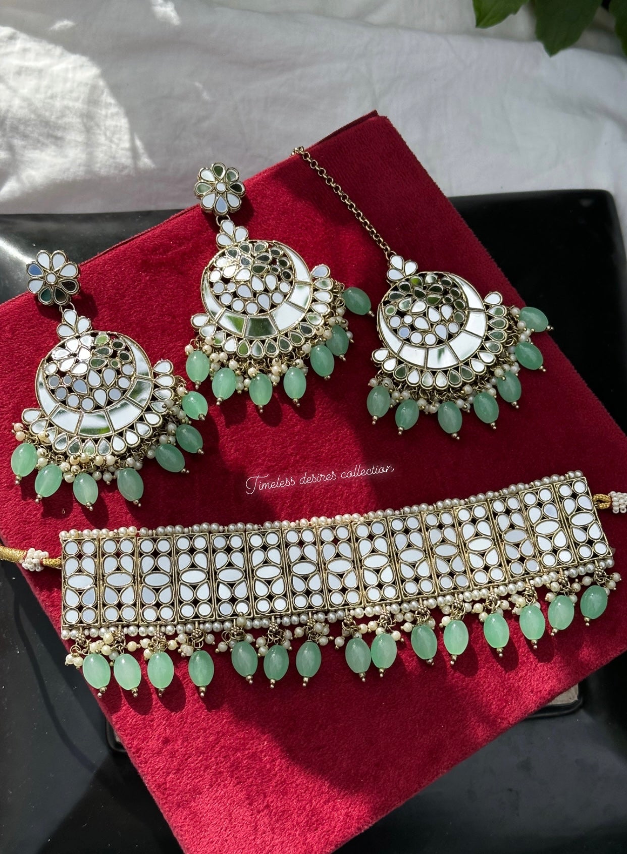 Mint colour choker / necklace set in mirror