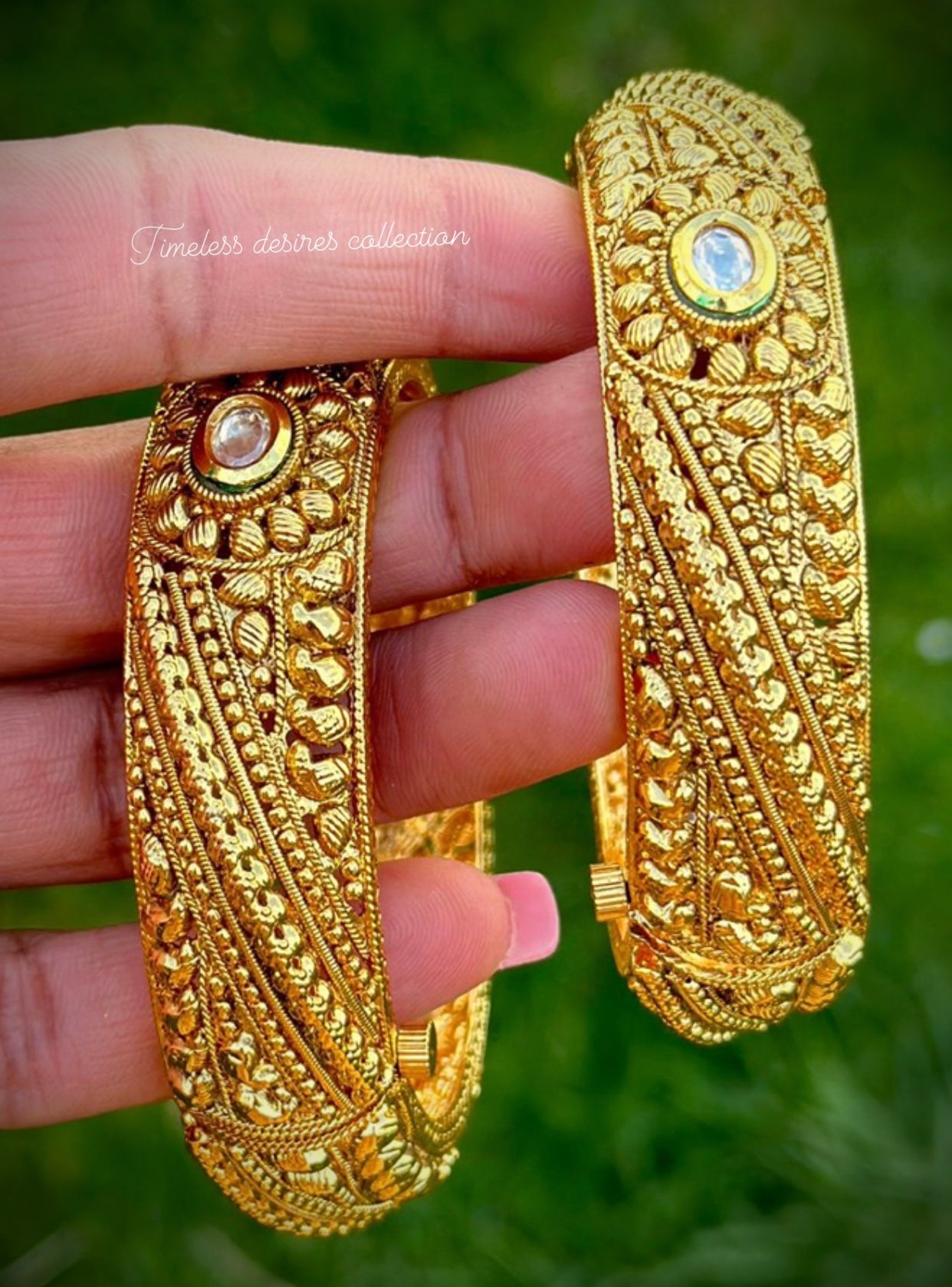 Gold plated openable kangan in antique look (free size fits 2.4-2.10)