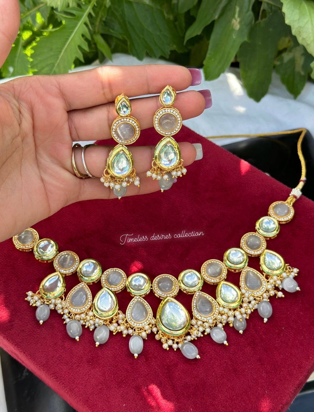 Grey choker / necklace set in Kundan with Mona Lisa ( statement pc )