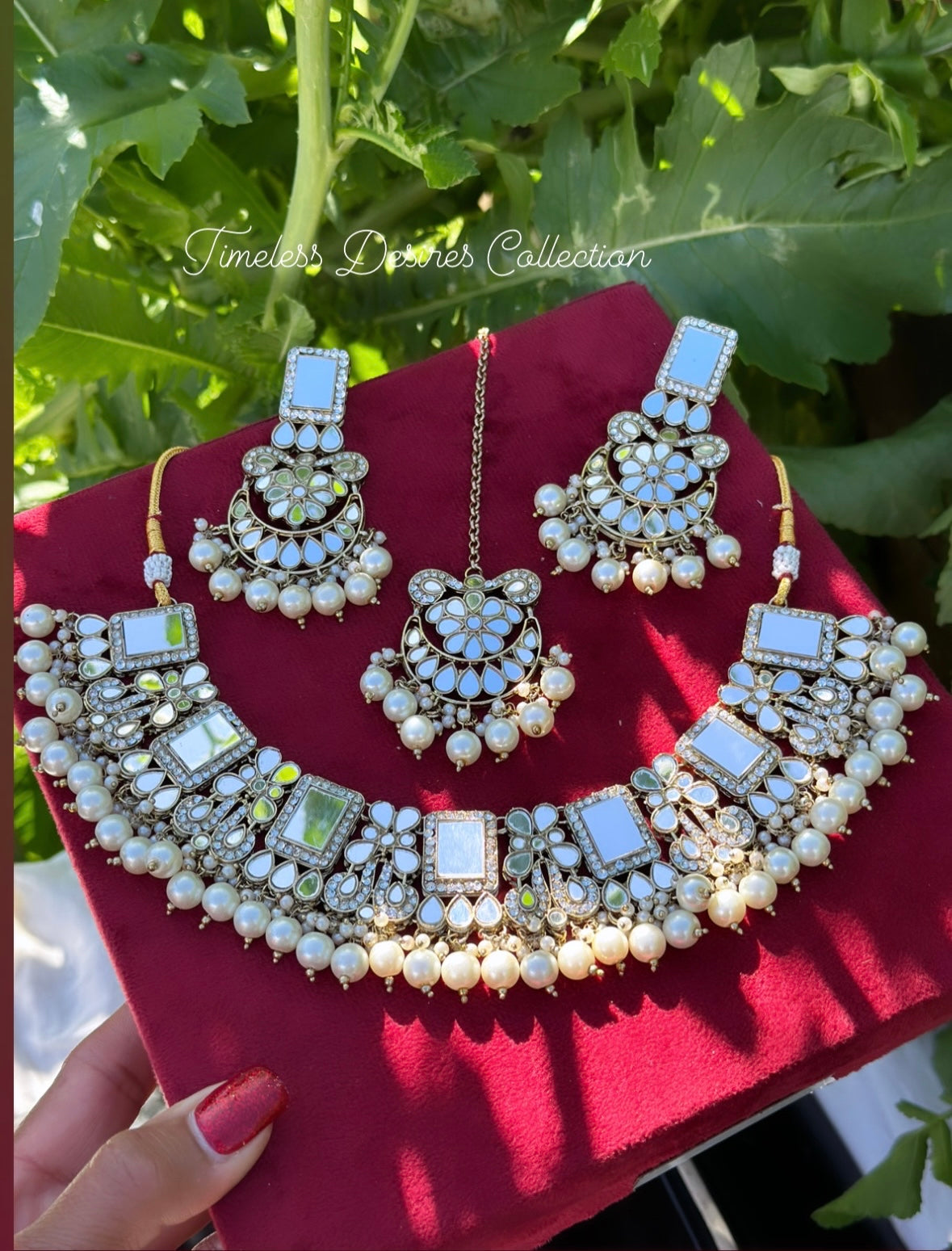 Golden Necklace / choker set in mirror