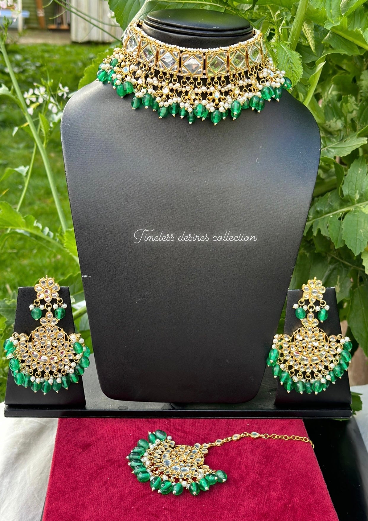 Green choker / necklace set in Kundan ( high quality )