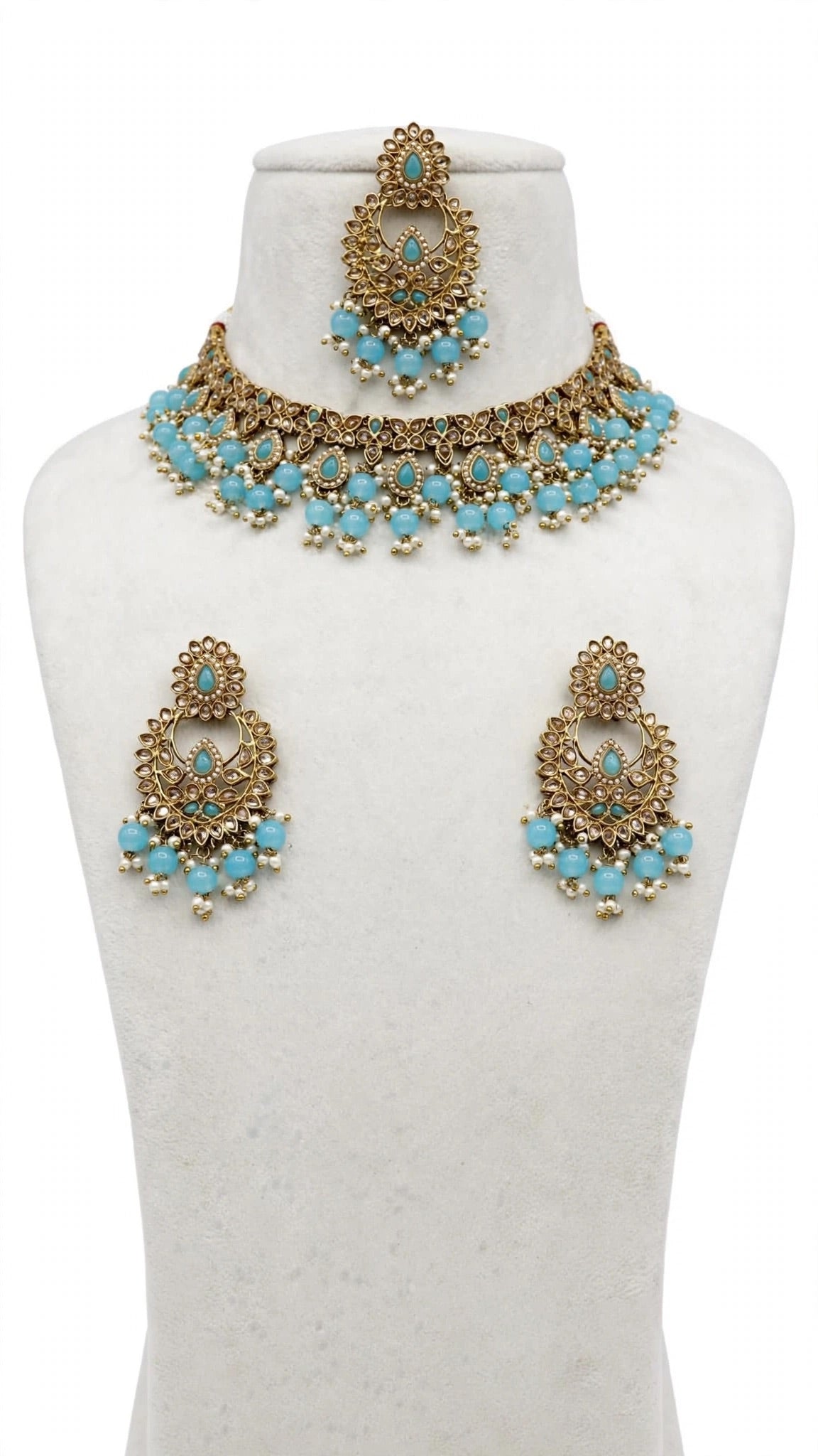 Necklace set with earrings and tikka