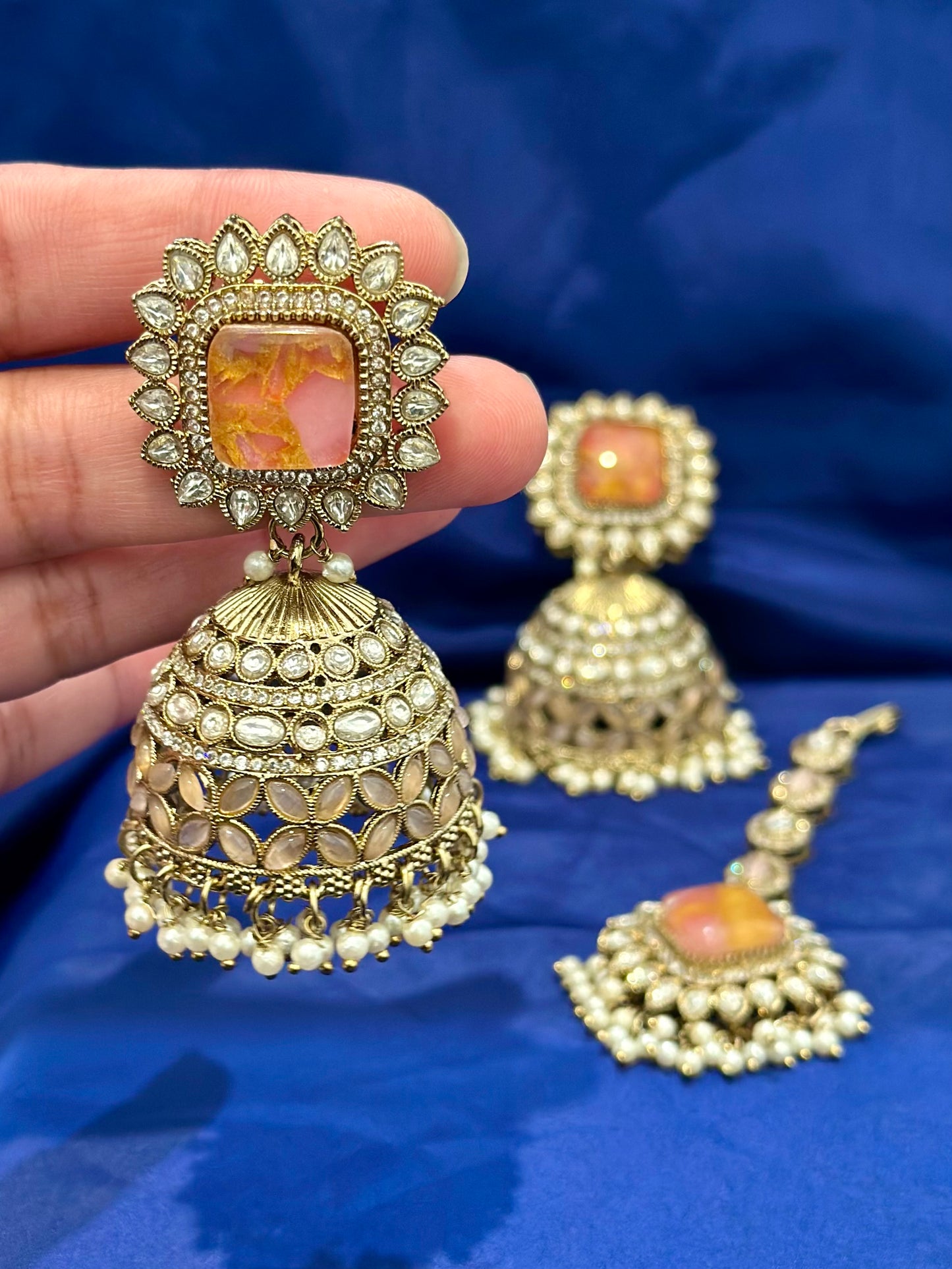 Kundan earrings, Colour: Pastel gold, (Code: 081)