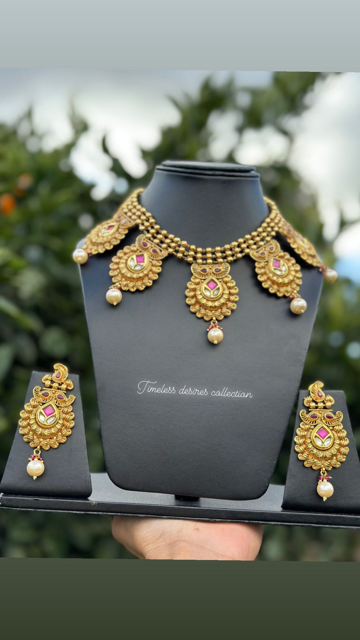 Gold plated Necklace set In Antique look in high quality