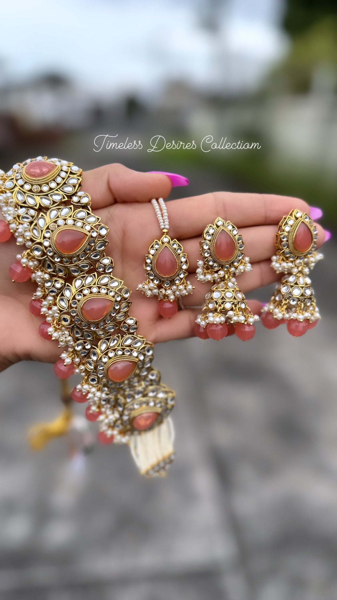 Peach necklace / choker set in Kundan with antique polish