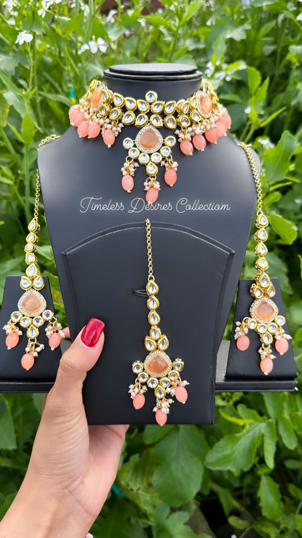 Peach necklace / choker set in kundan with Mona Lisa ( with Sharara chain attached earrings)