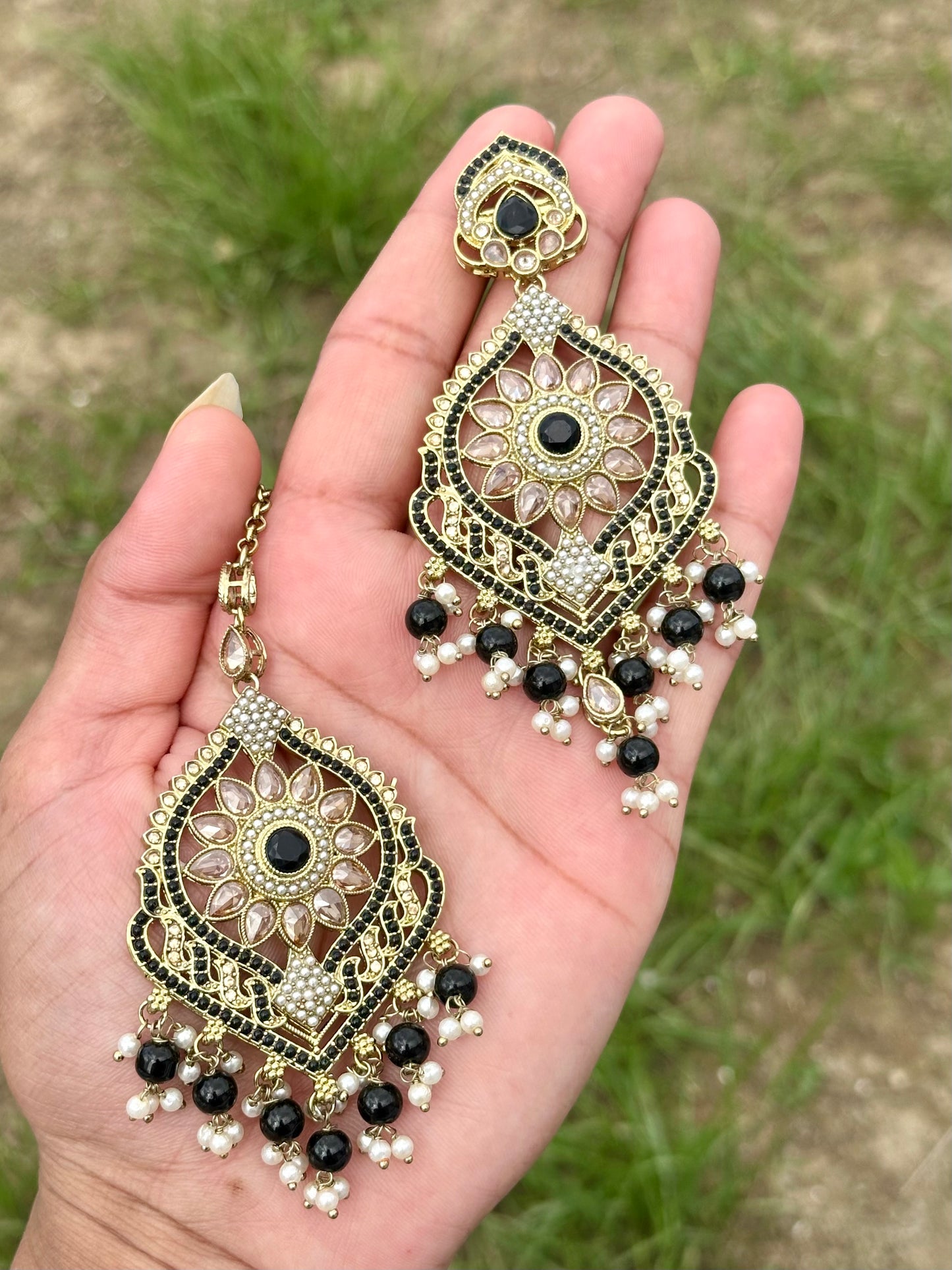 Black earrings with tikka - J12