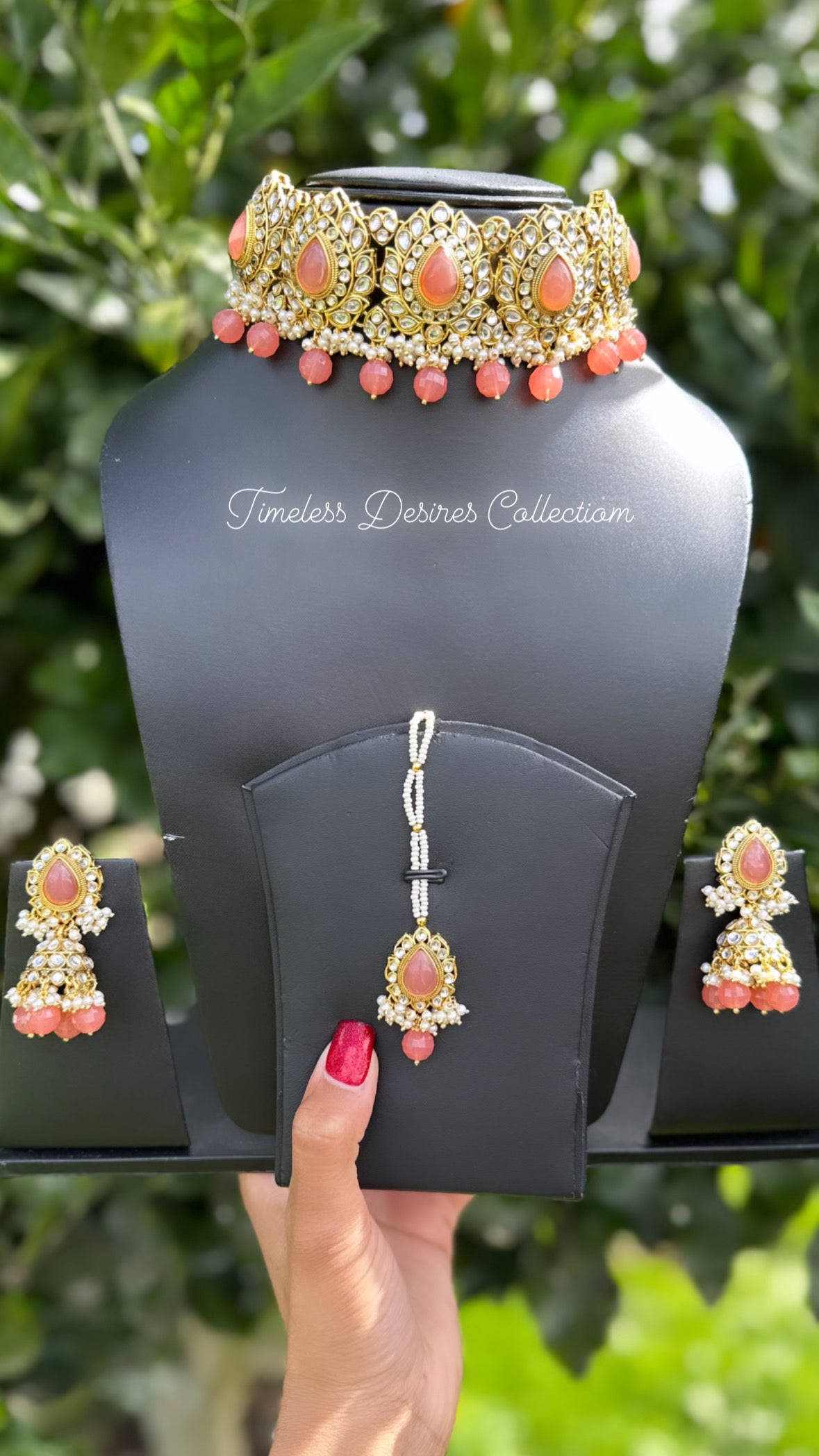 Peach necklace / choker set in Kundan with antique polish