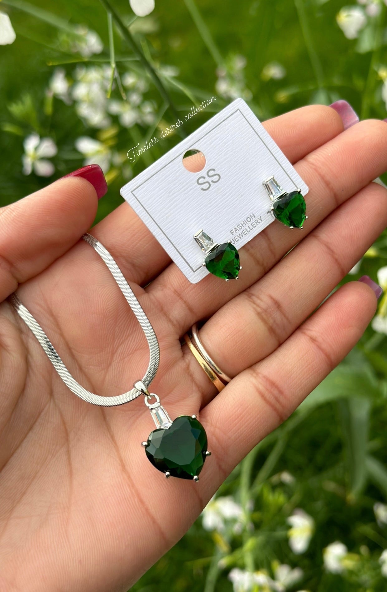 Green American diamond necklace set in silver