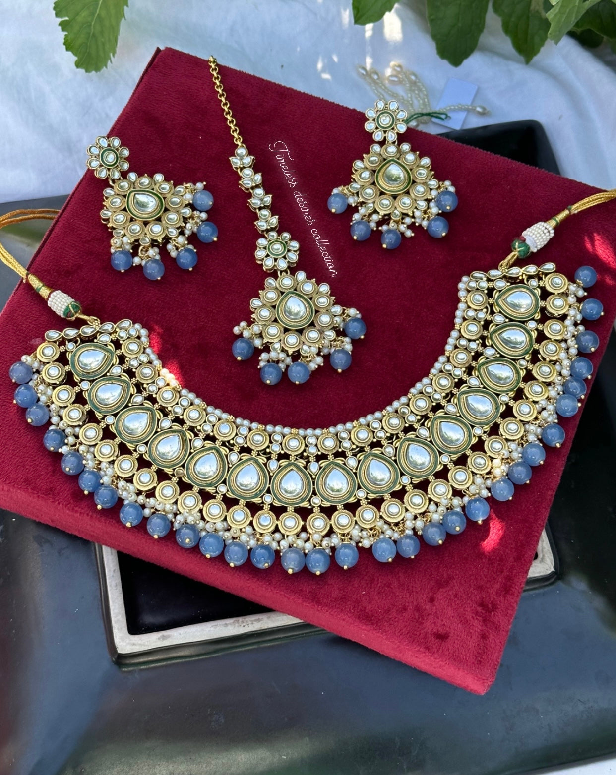 Grey choker / necklace set in Kundan ( high quality )