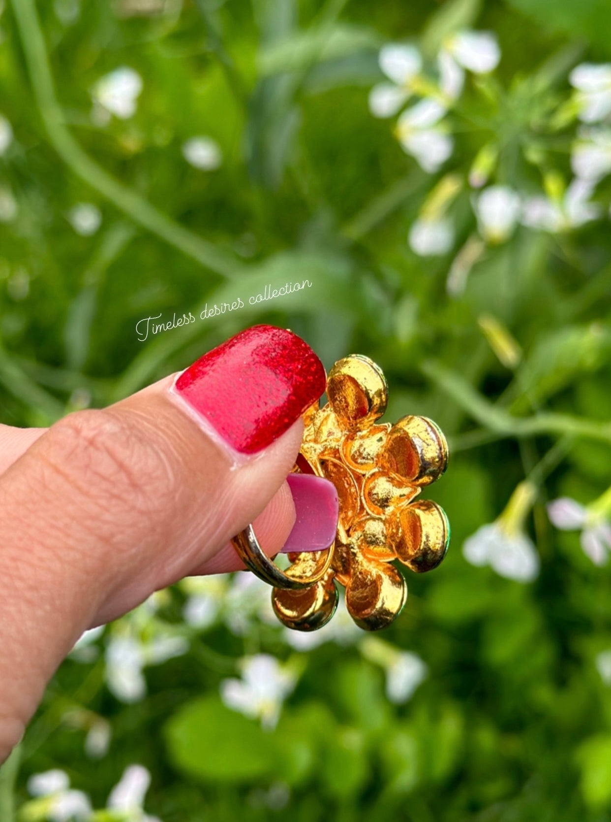 Golden ring in Kundan with antique look flower ( adjustable size )