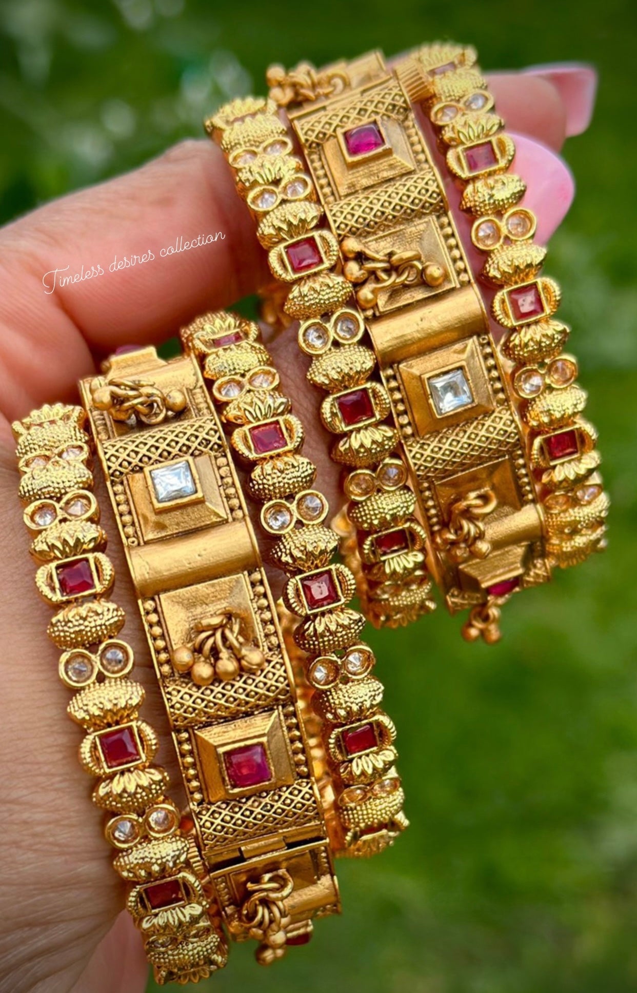 Gold plated kangan in antique look (set of 6)