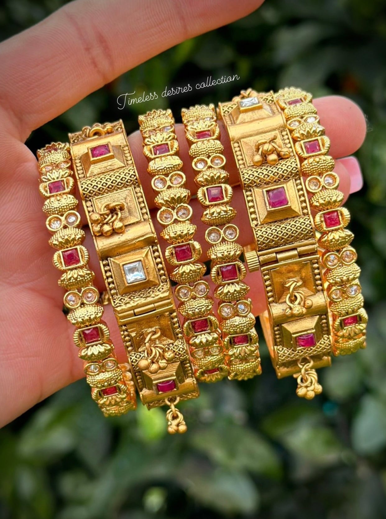 Gold plated kangan in antique look (set of 6)