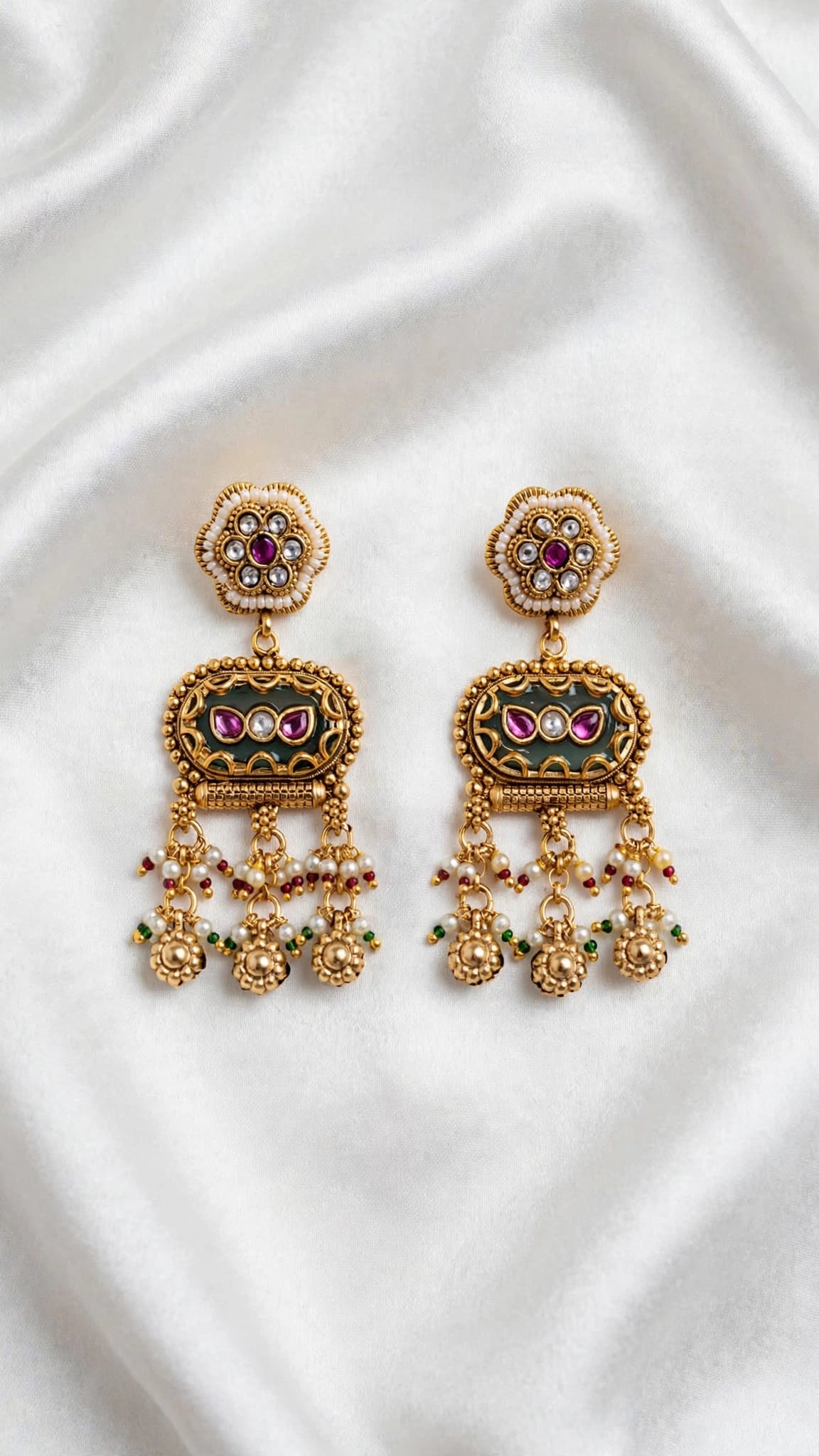 Heritage Earrings in antique gold - x9