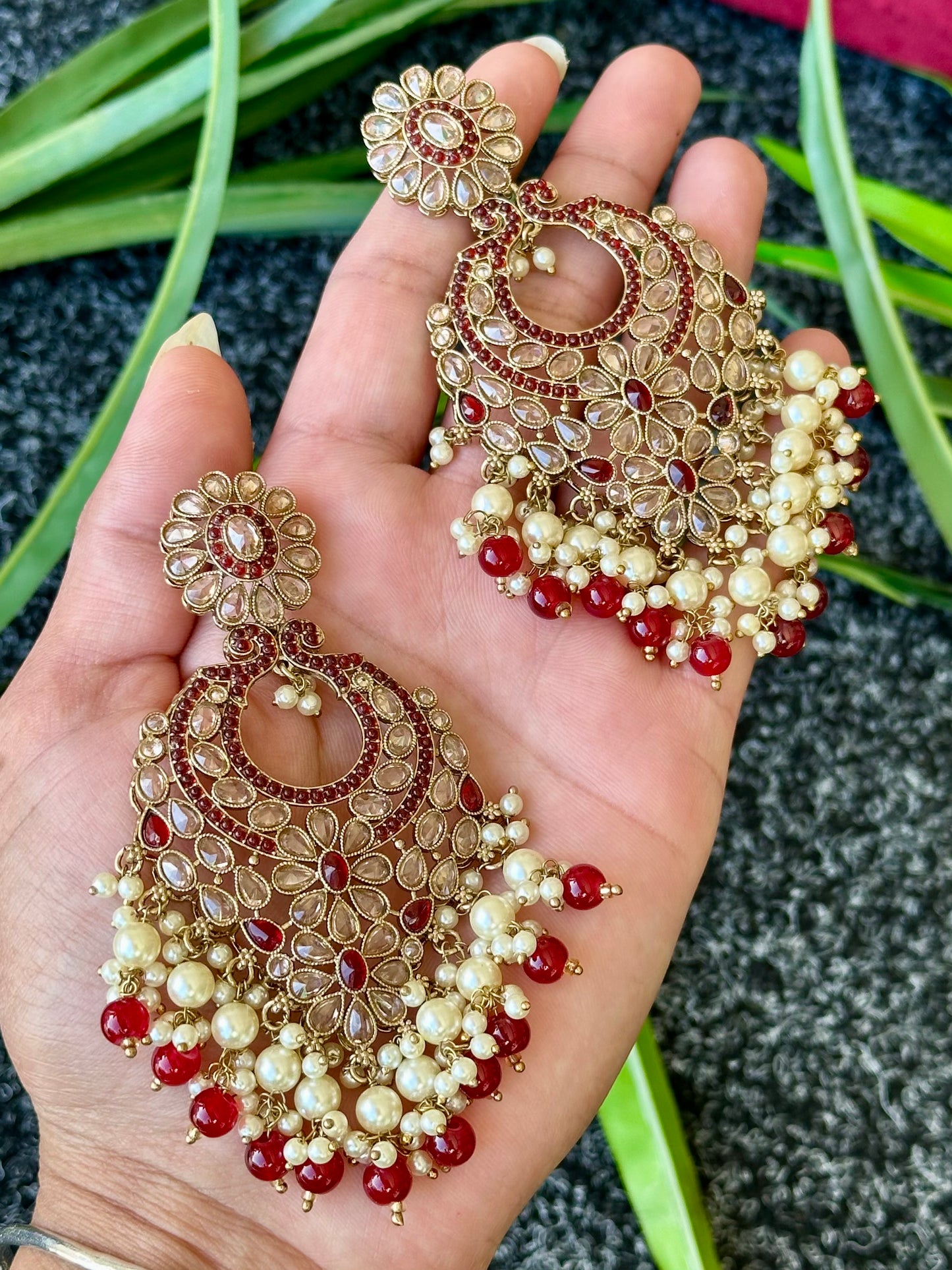 Maroon colour earrings, Code: E5