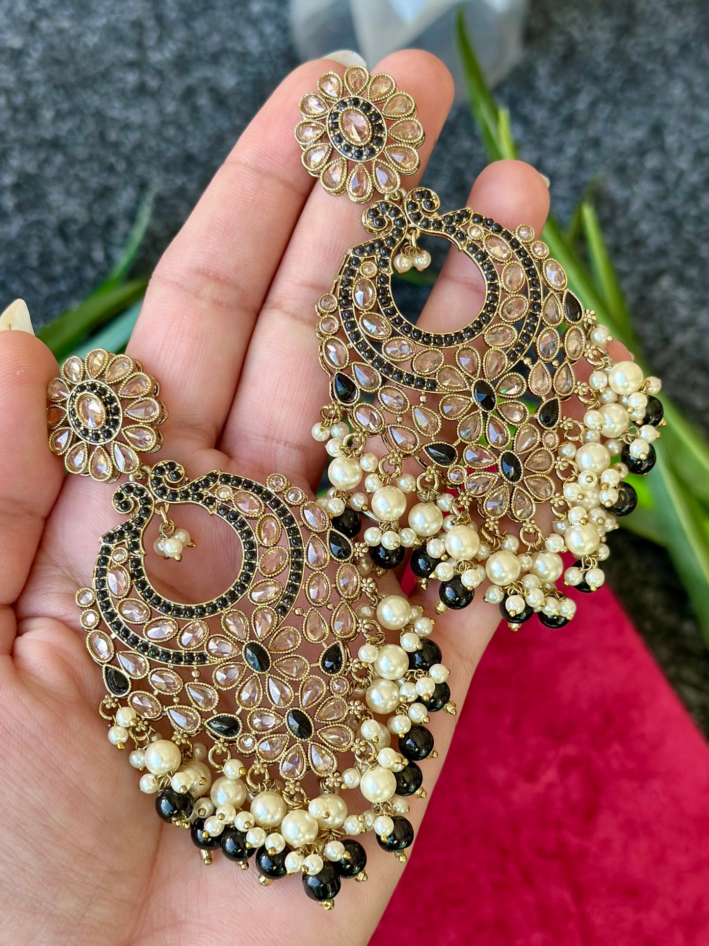 Black colour earrings, Code: E5