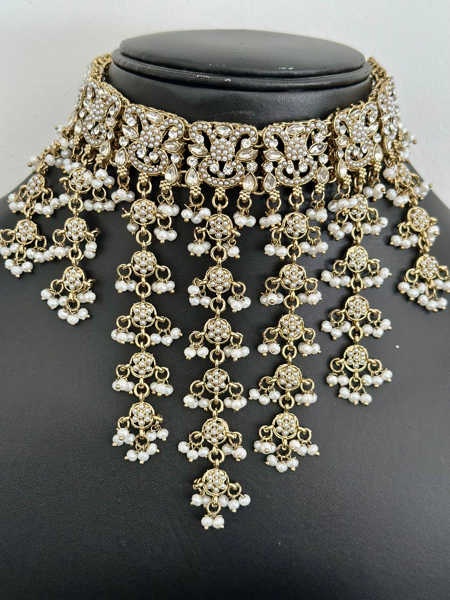 Golden necklace set with earrings, Code: E15