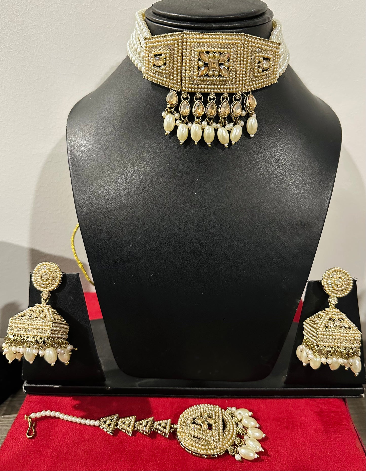 Golden necklace set with earrings, Code: E18