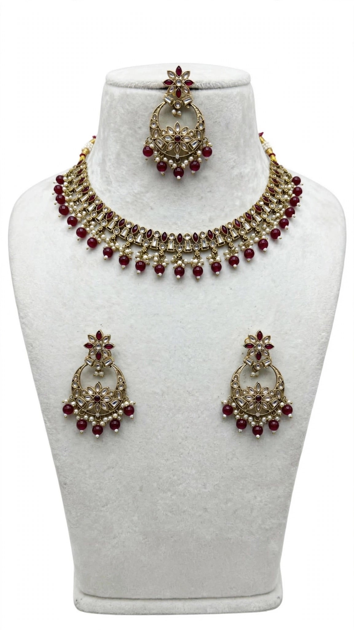 Necklace set with earrings and tikka