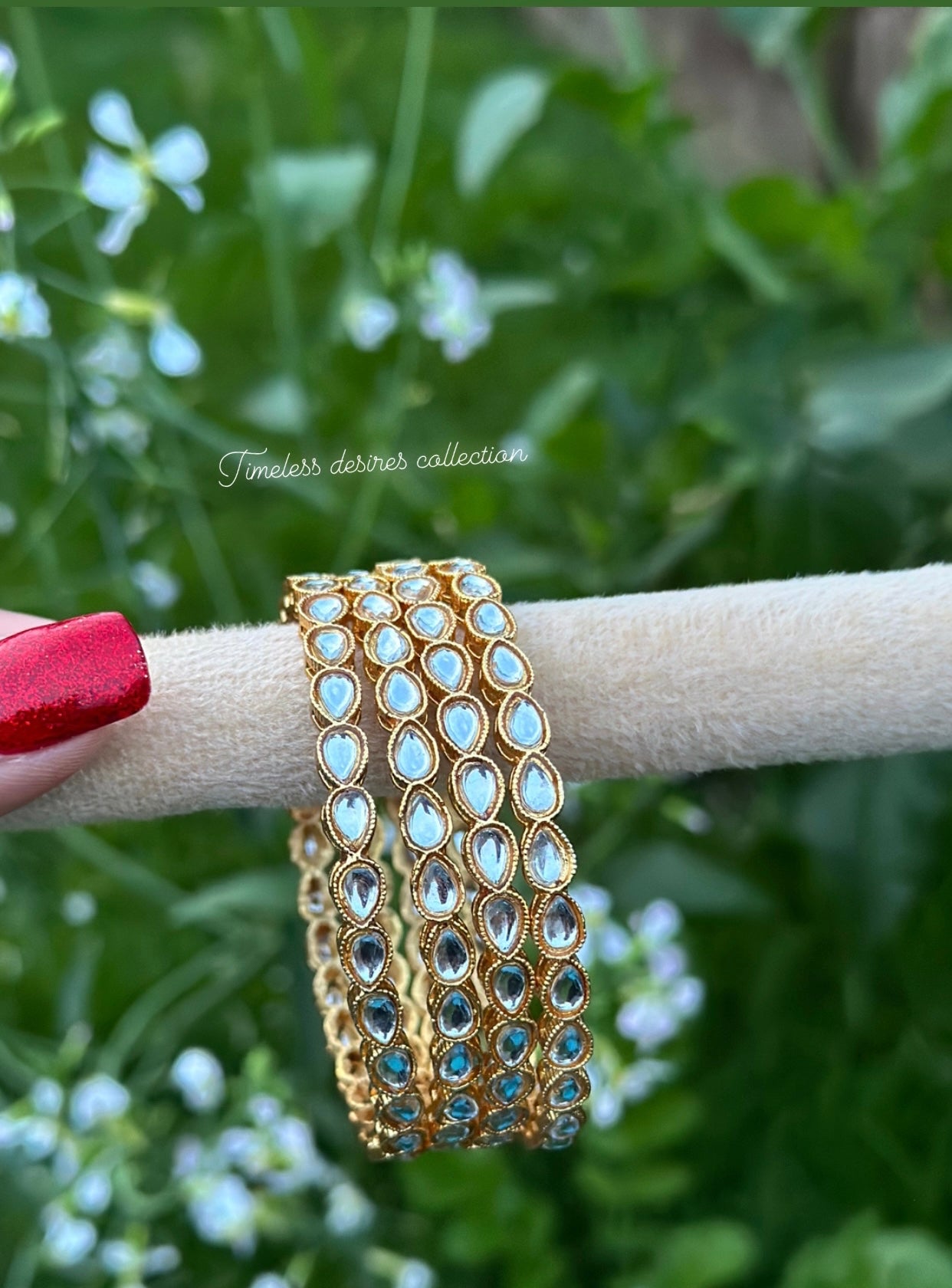 Golden kangan / bangles in Kundan/polki ( set of 4 )