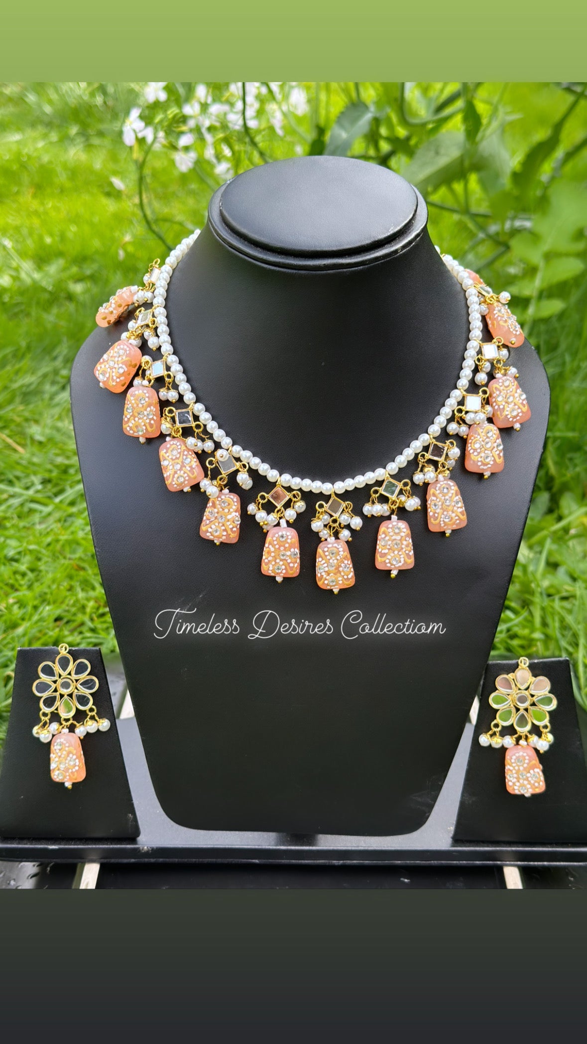 Peach necklace / choker set in mirror with tumbler beads