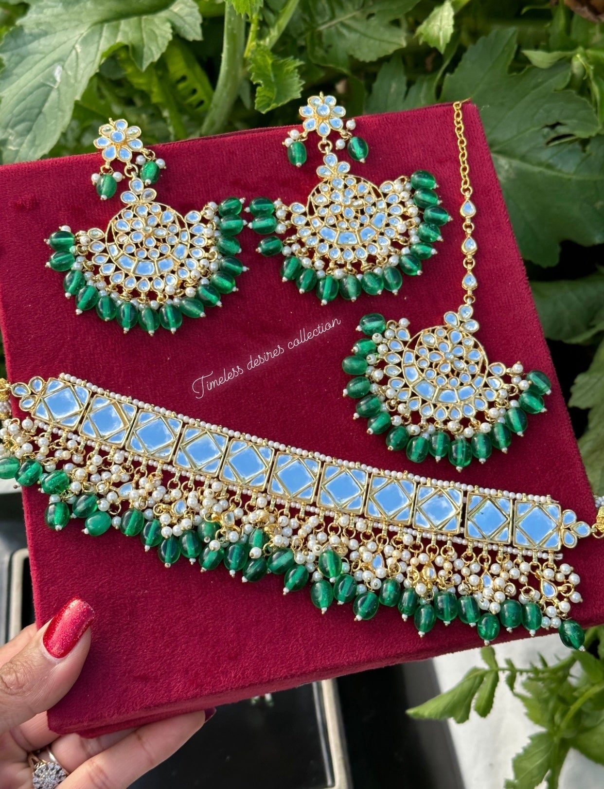 Green choker / necklace set in Kundan ( high quality )