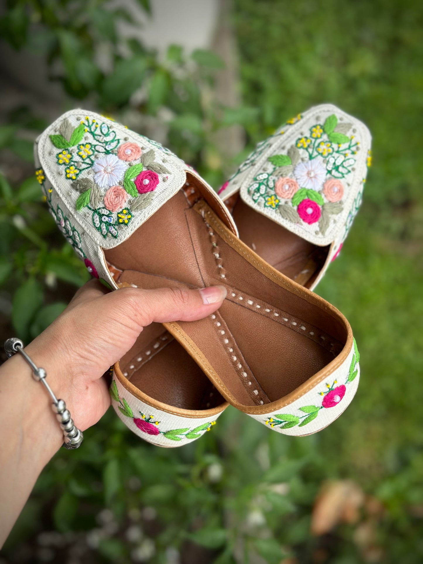 Multi colour jutti