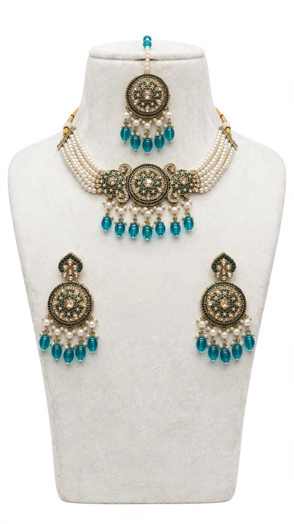 Necklace set with earrings and tikka