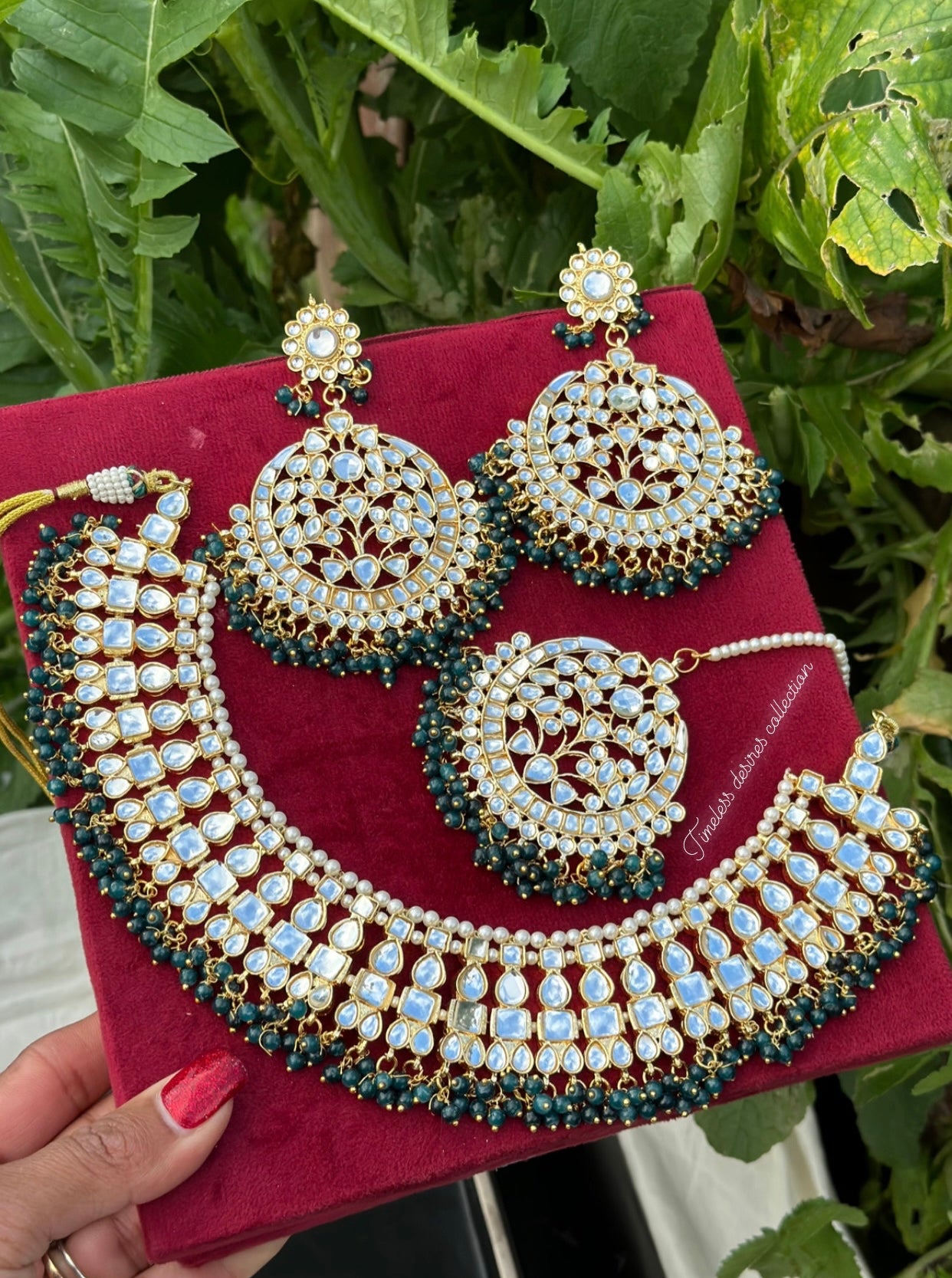 Peacock green Necklace / choker set in Kundan with oversized earrings and tikka ( high quality )