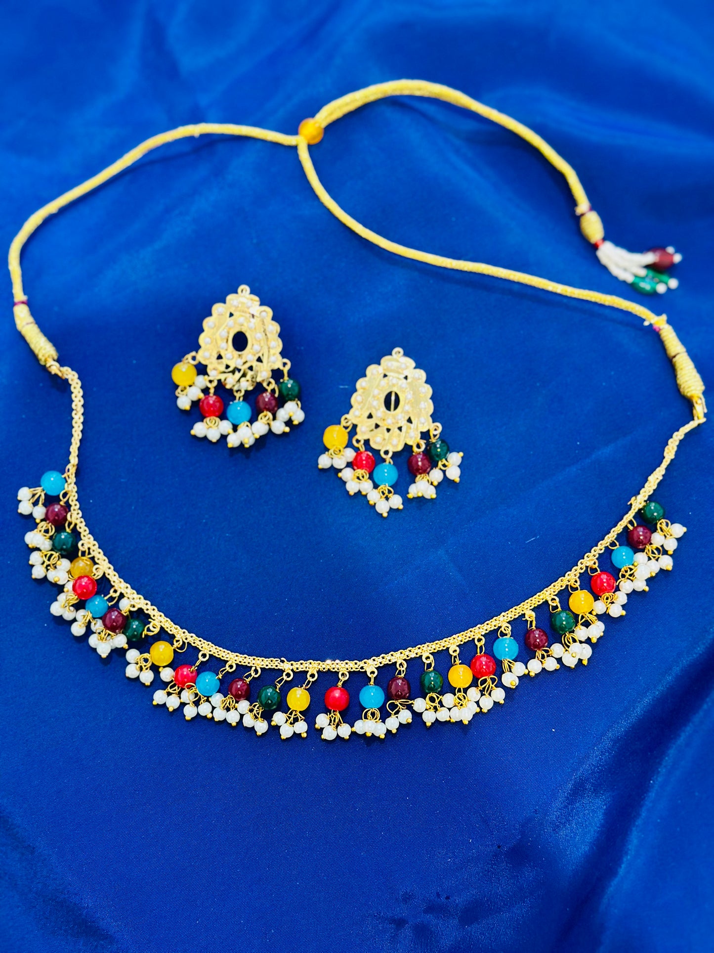 Gold look necklace set - ( Code:065)