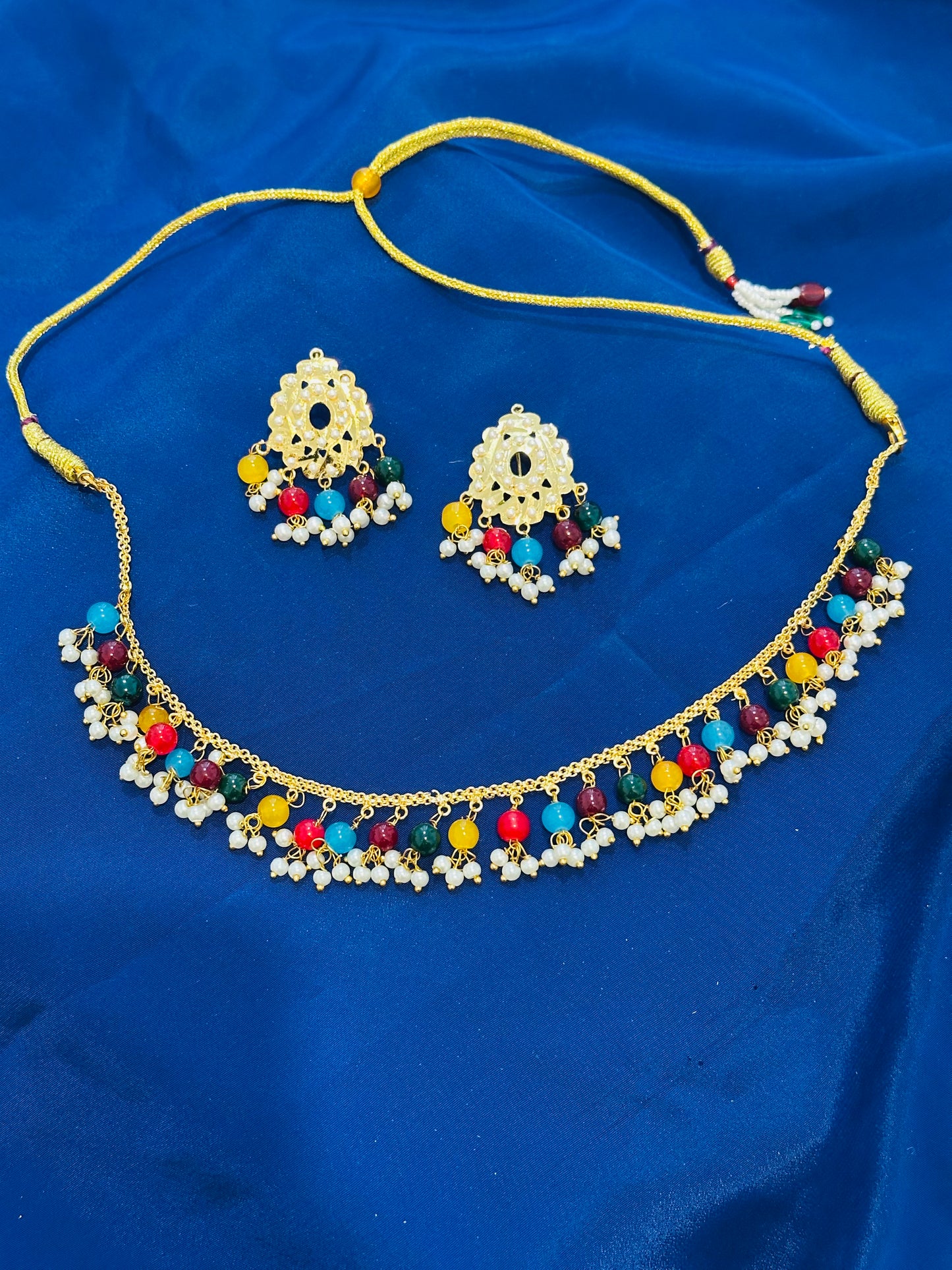 Gold look necklace set - ( Code:065)