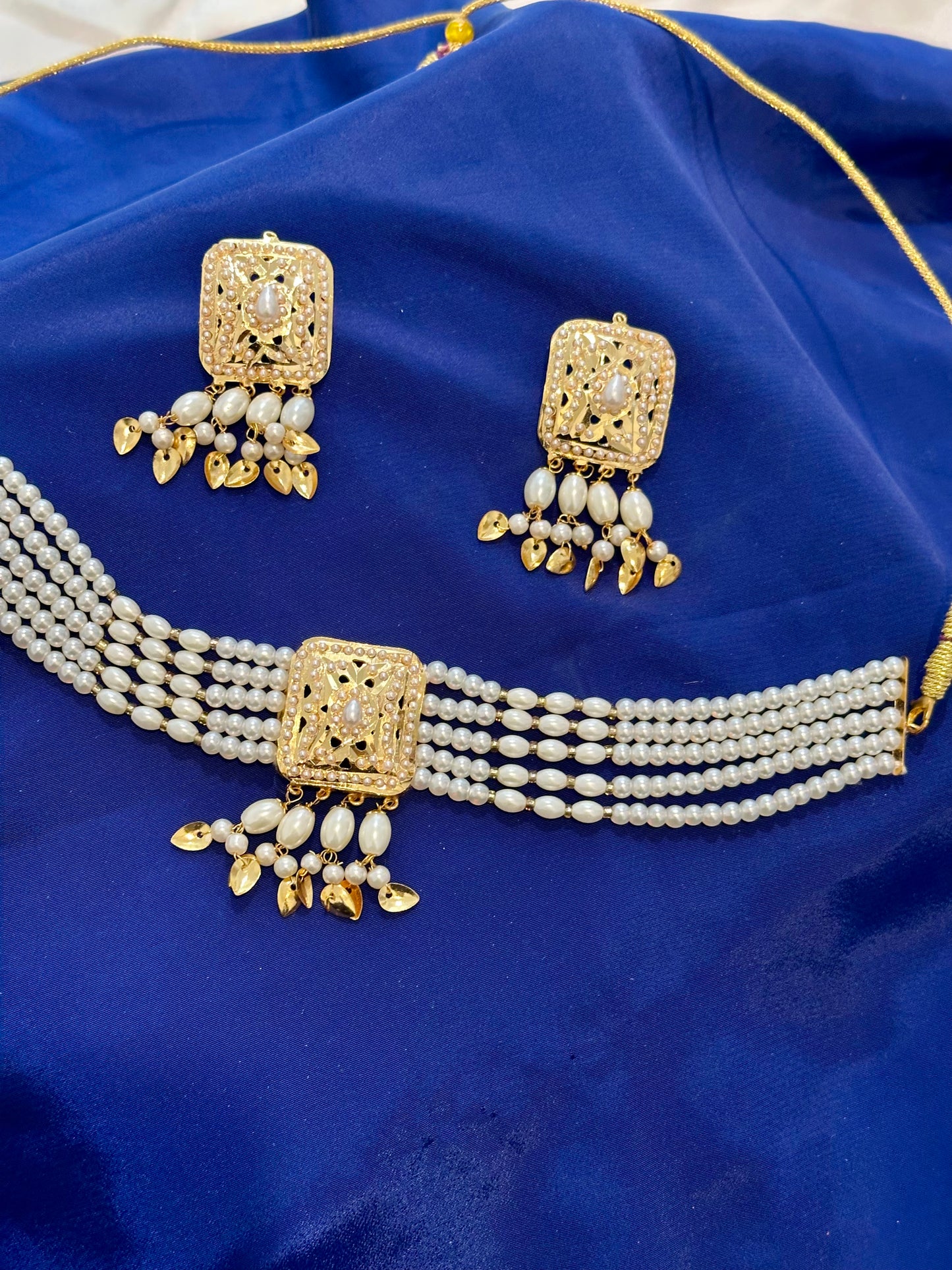 Gold look necklace set - (Code:070)