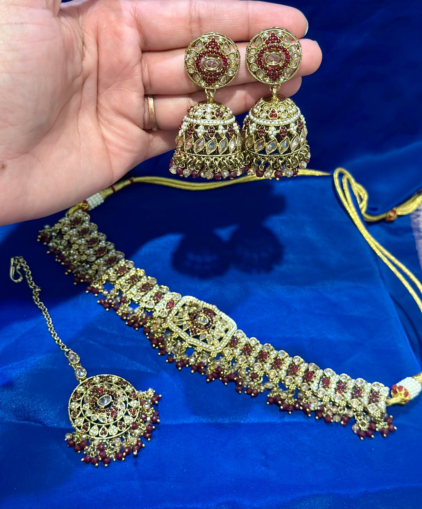 Necklace set with earrings and tikka in polki, Colour: Maroon, Code: 113