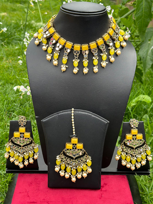 Yellow Necklace / Choker set in mirror