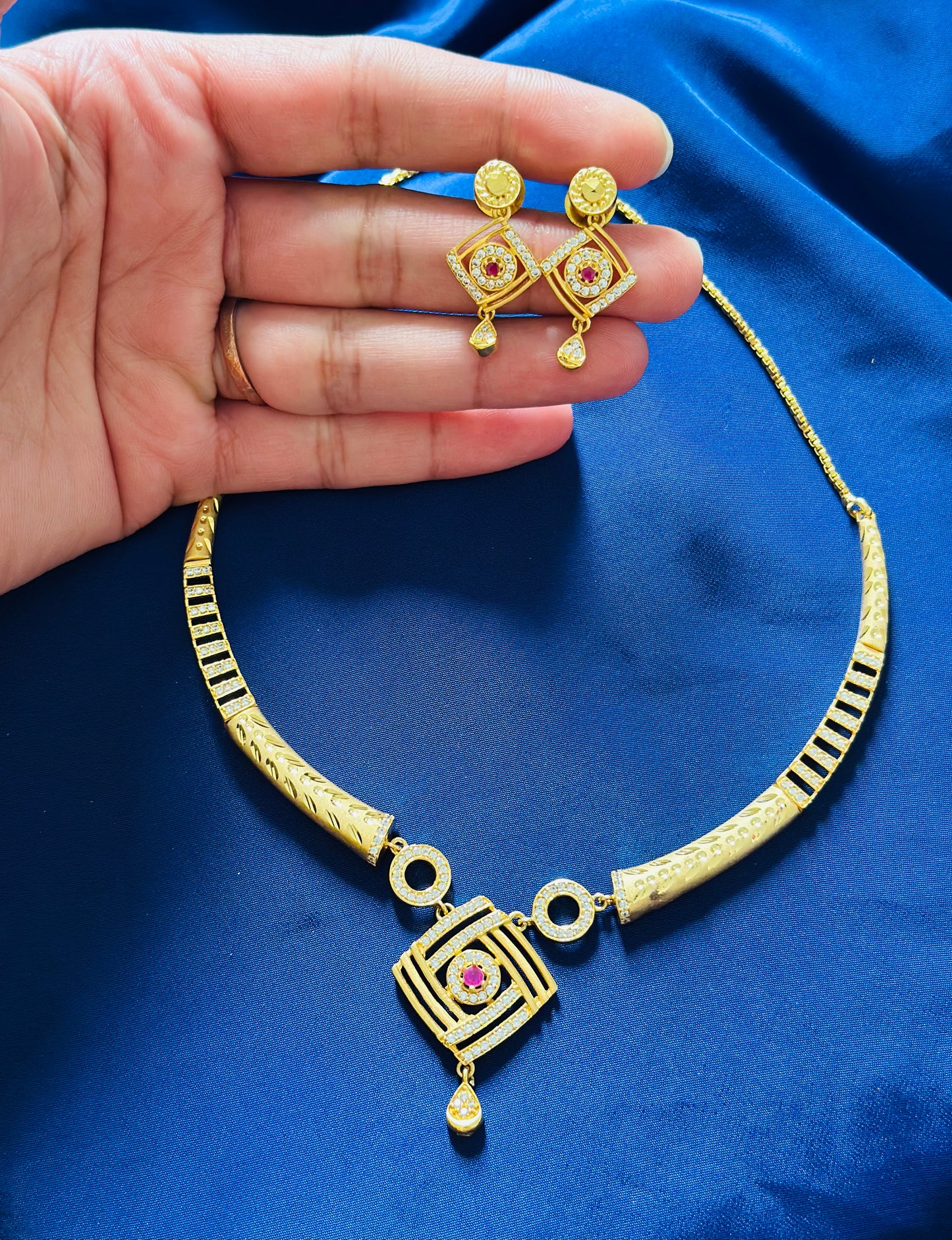 Gold Look Necklace Set - (Code:041)