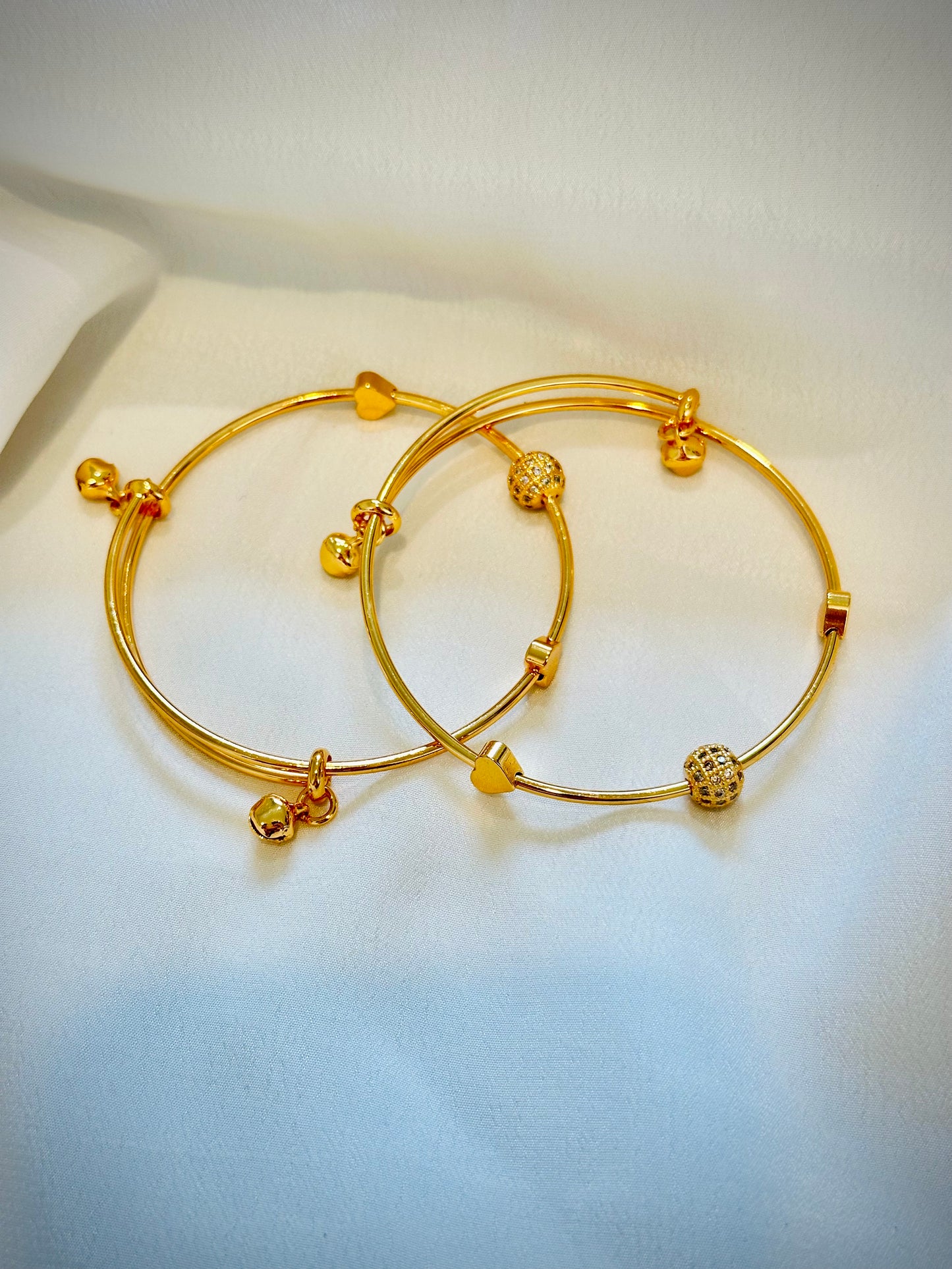 Gold Look Adjustable size Bangle ( Per 1PC ) - ( Code: 040 )