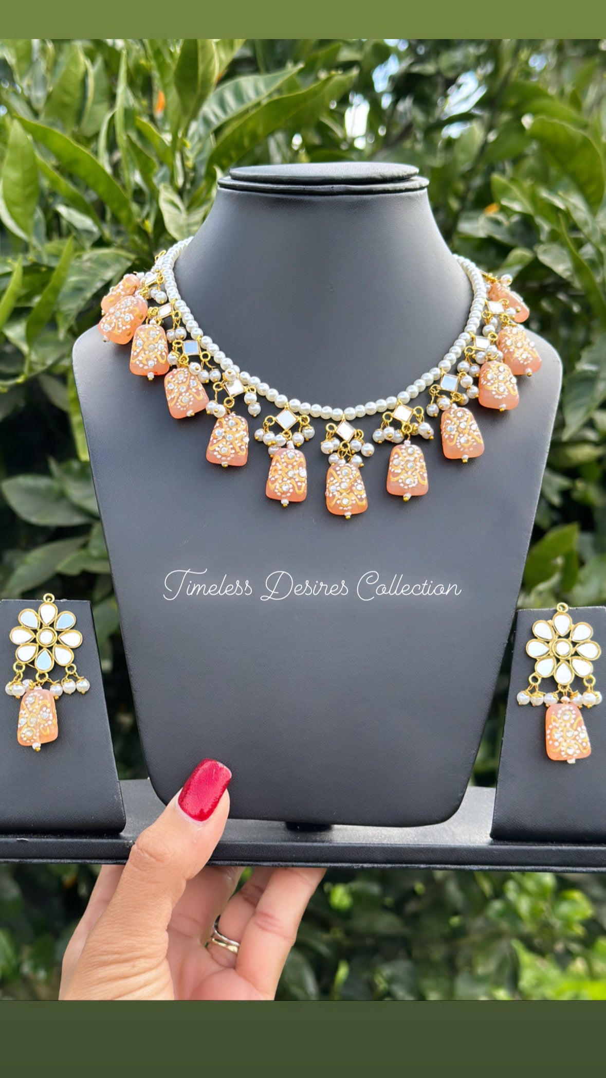 Peach necklace / choker set in mirror with tumbler beads