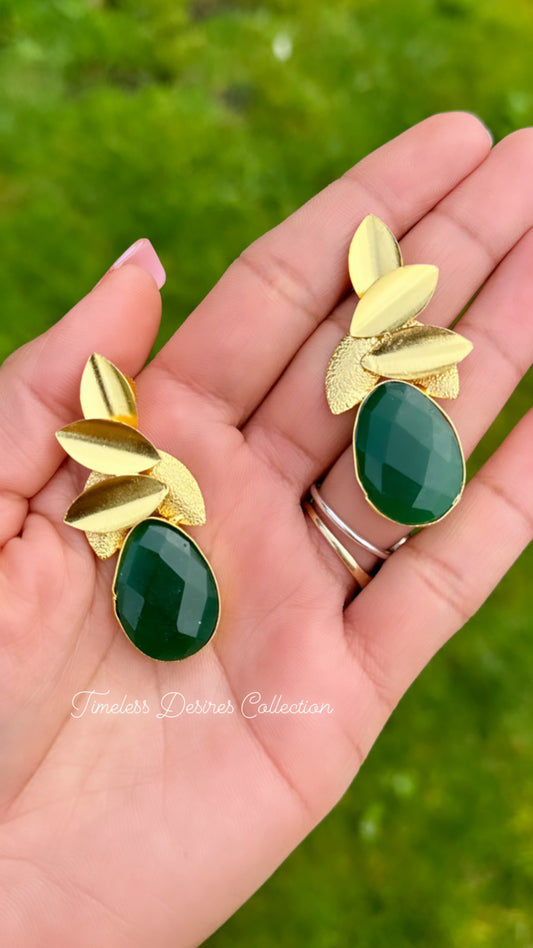 Green western style earrings in gold plating