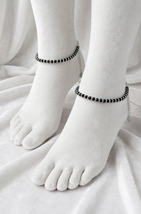 Black sleek anklet adult size
