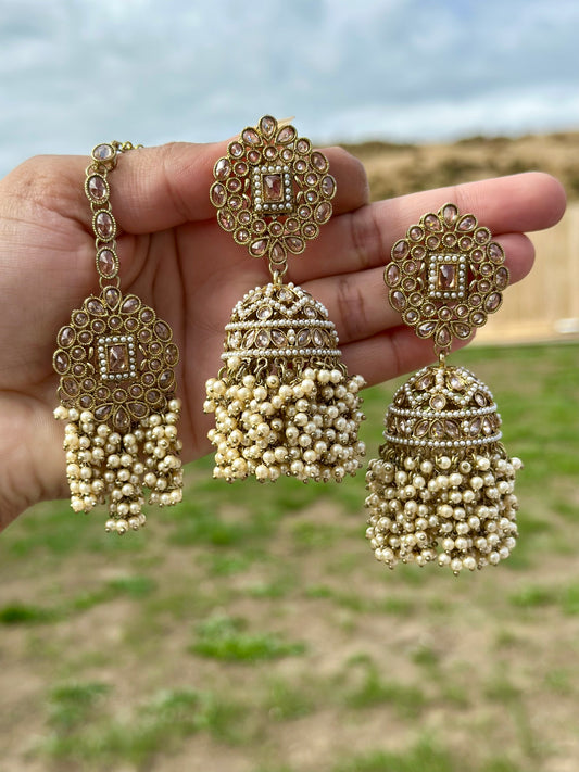 Golden colour earrings with tikka J14