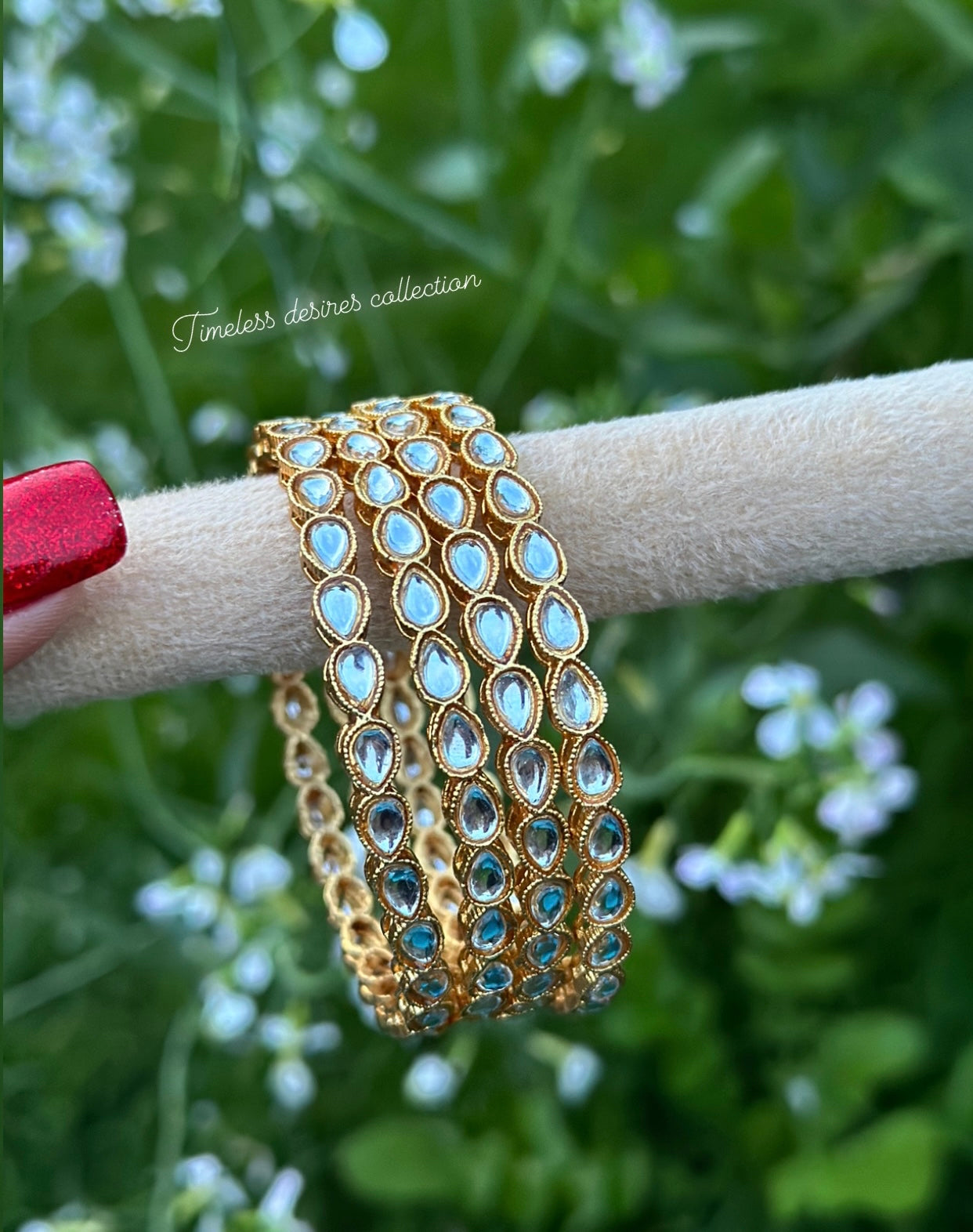 Golden kangan / bangles in Kundan/polki ( set of 4 )