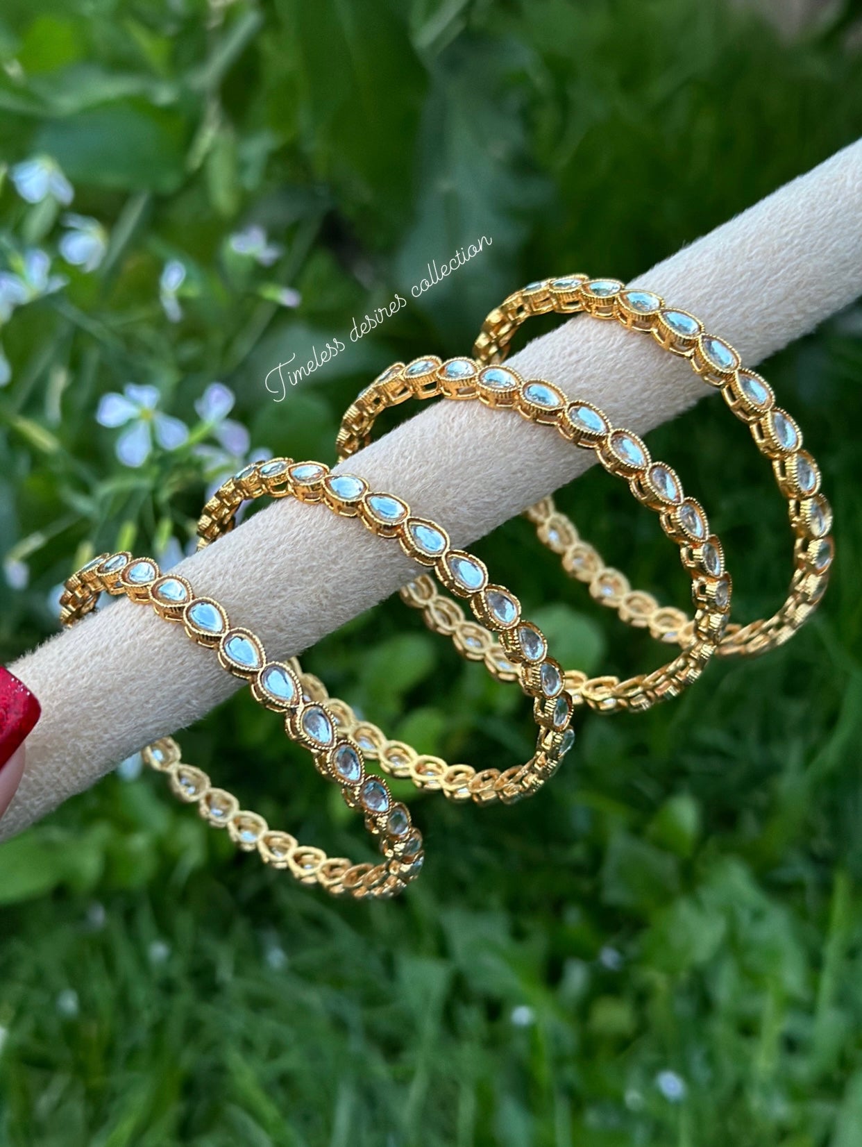 Golden kangan / bangles in Kundan/polki ( set of 4 )