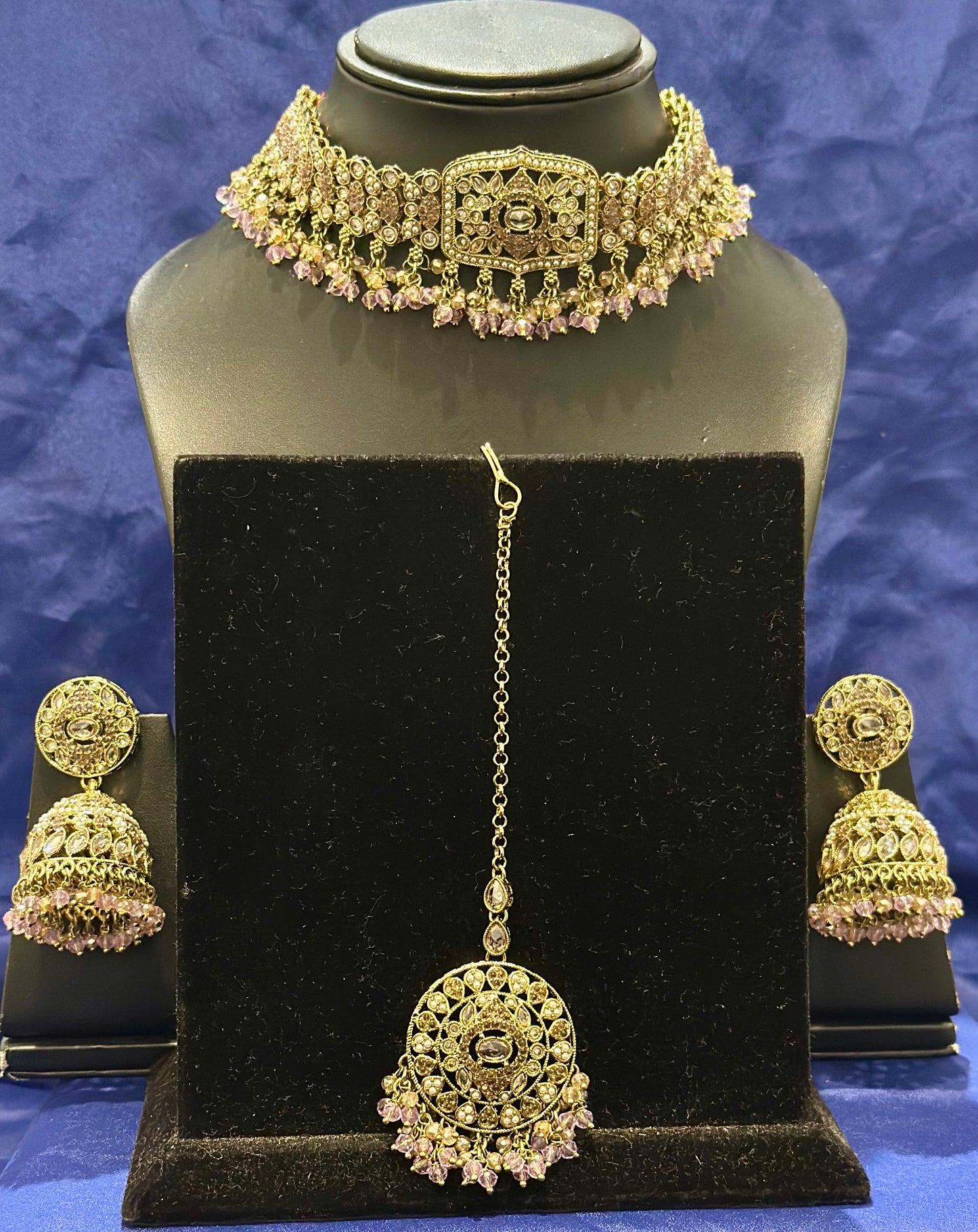 Necklace set with earrings and tikka in polki, Colour: Lavender, Code: 091