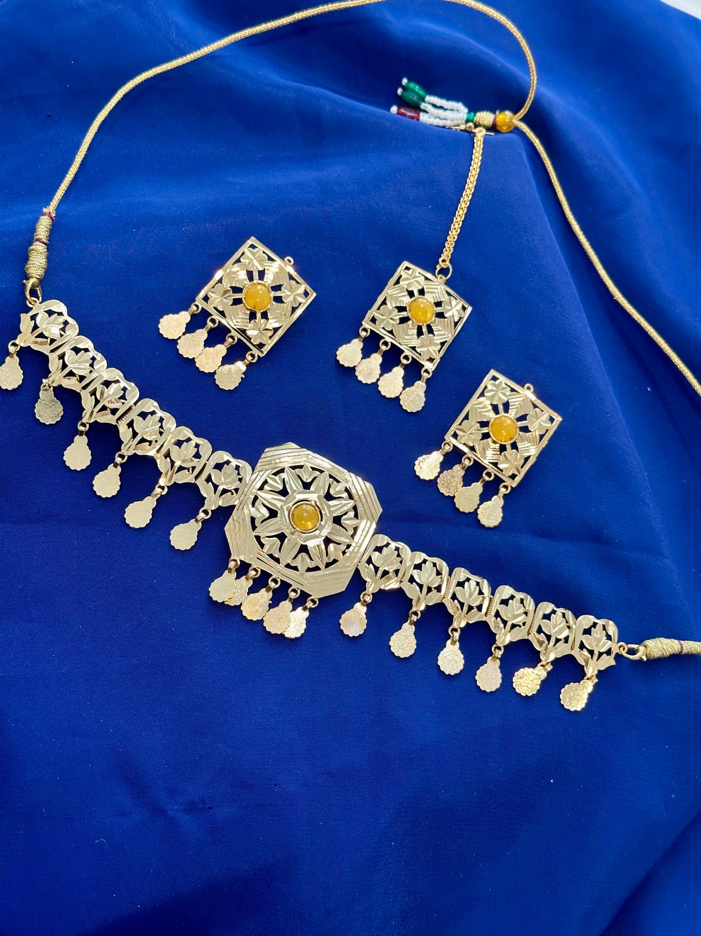 Gold look necklace set - ( Code:073)
