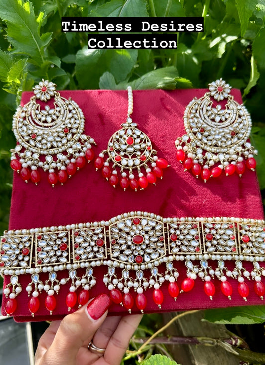 Red choker / necklace set in Kundan ( oversized earrings 👌)