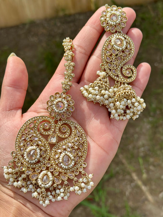 Golden colour earrings with tikka J13
