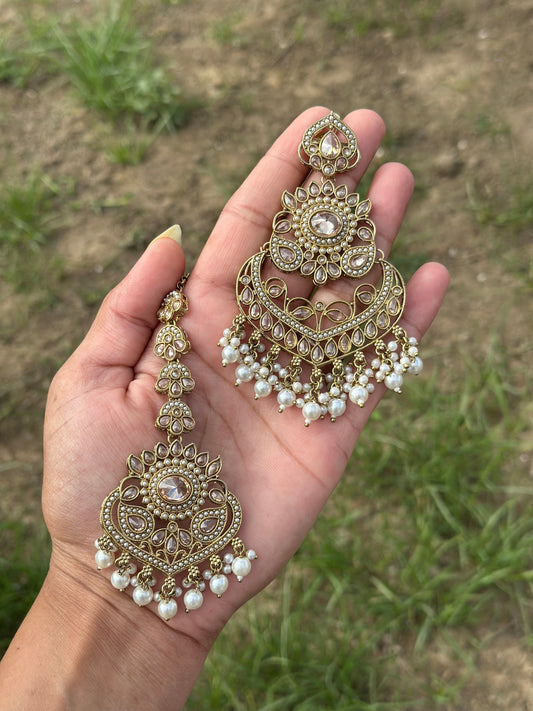 Golden colour earrings with tikka J6
