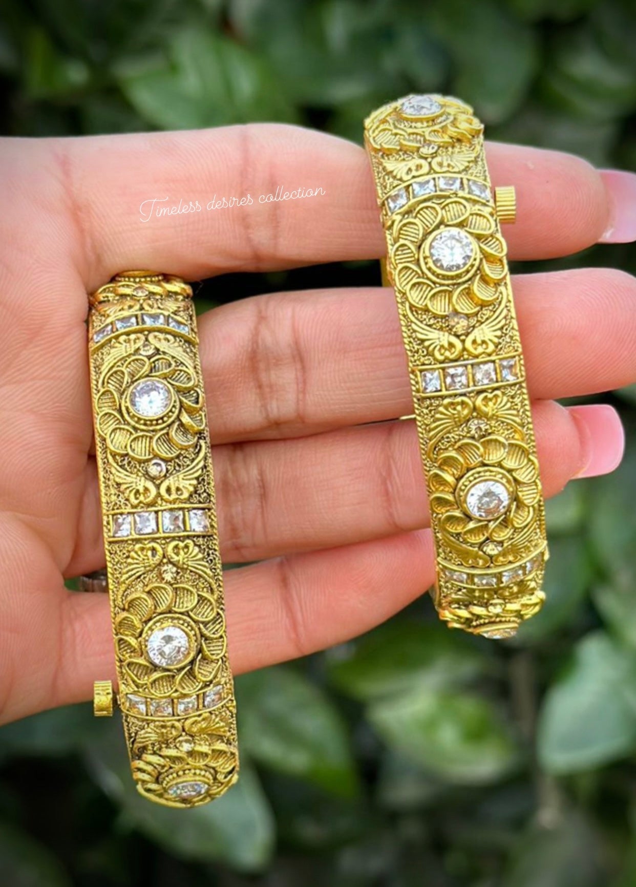 Gold plated openable kangan in antique look (free size fits 2.4-2.10)