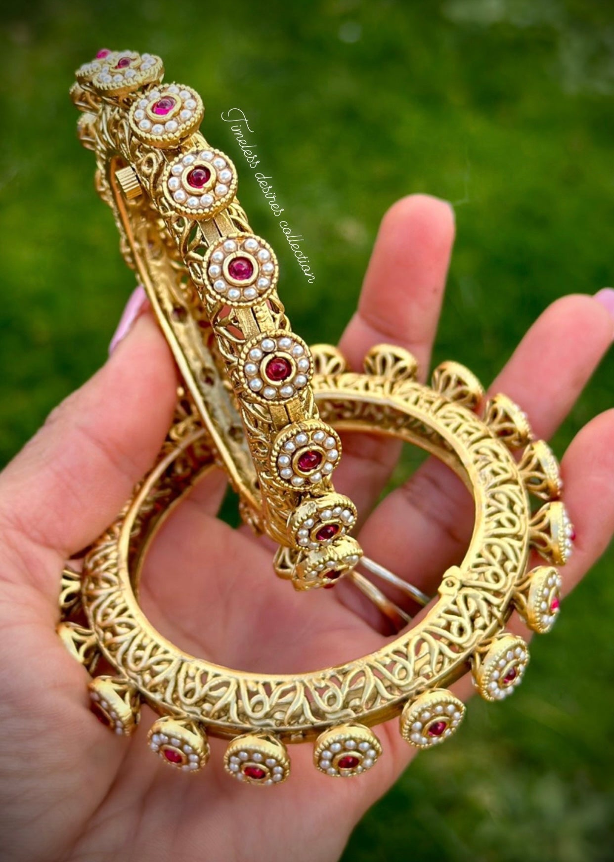 Gold plated openable kangan in antique look (free size fits 2.4-2.10)