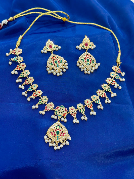 Gold look necklace set - ( Code:075)